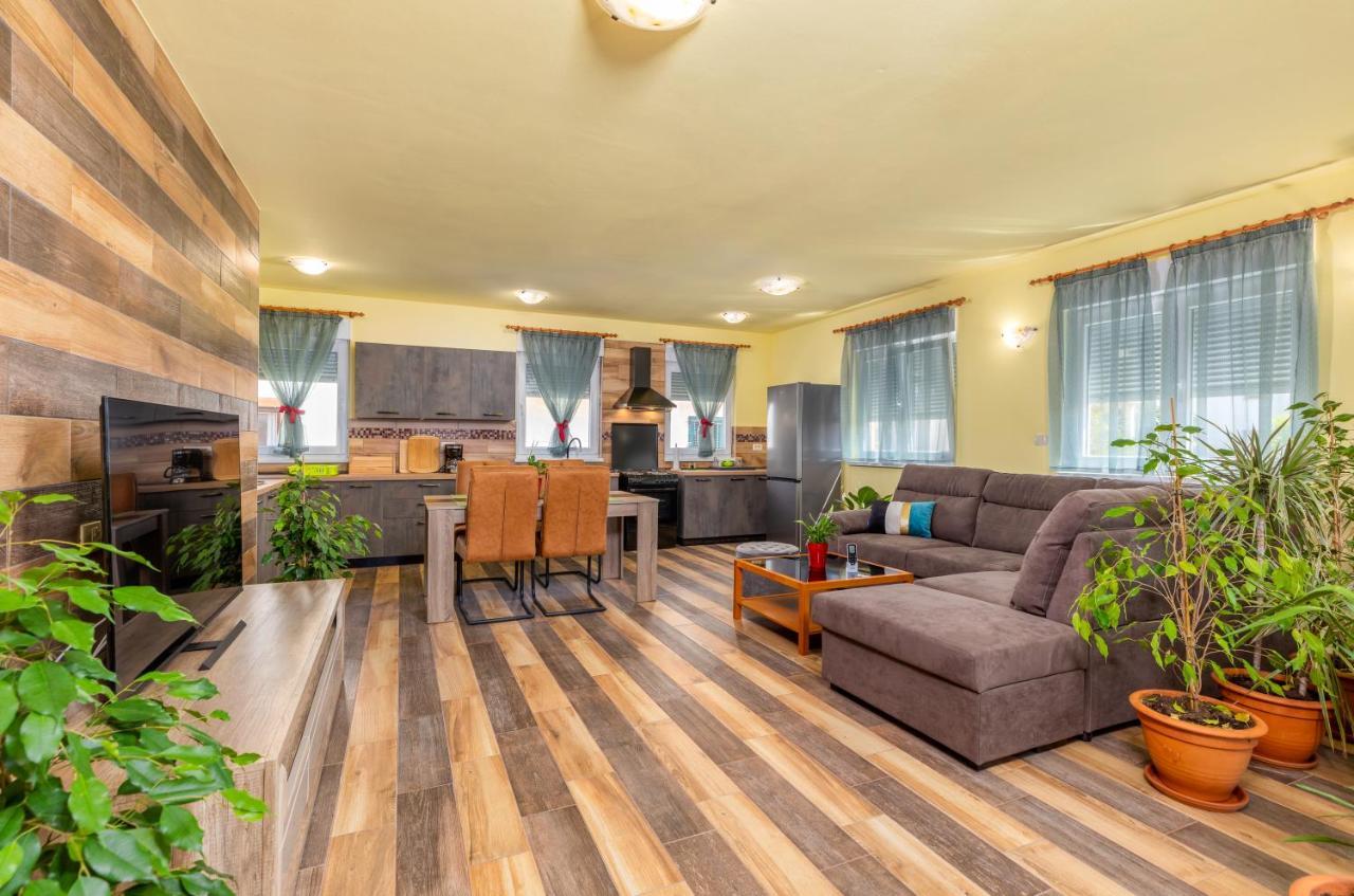 Apartmani Monte Pula Extérieur photo