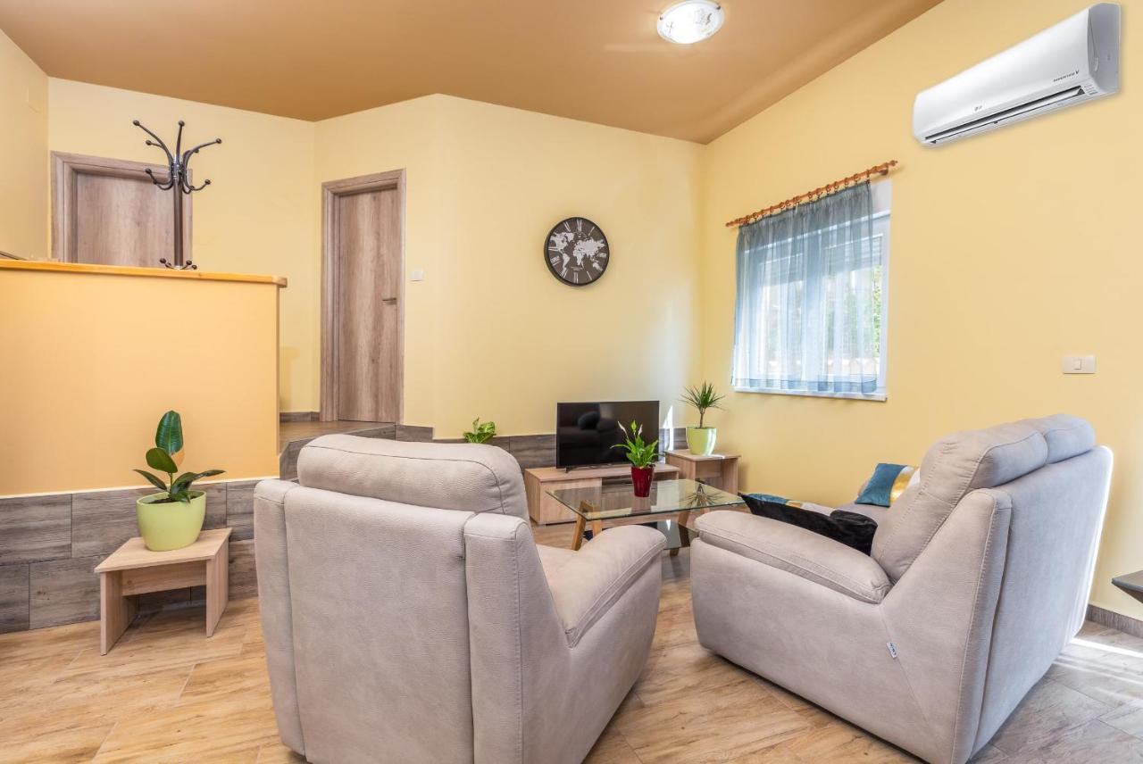 Apartmani Monte Pula Extérieur photo